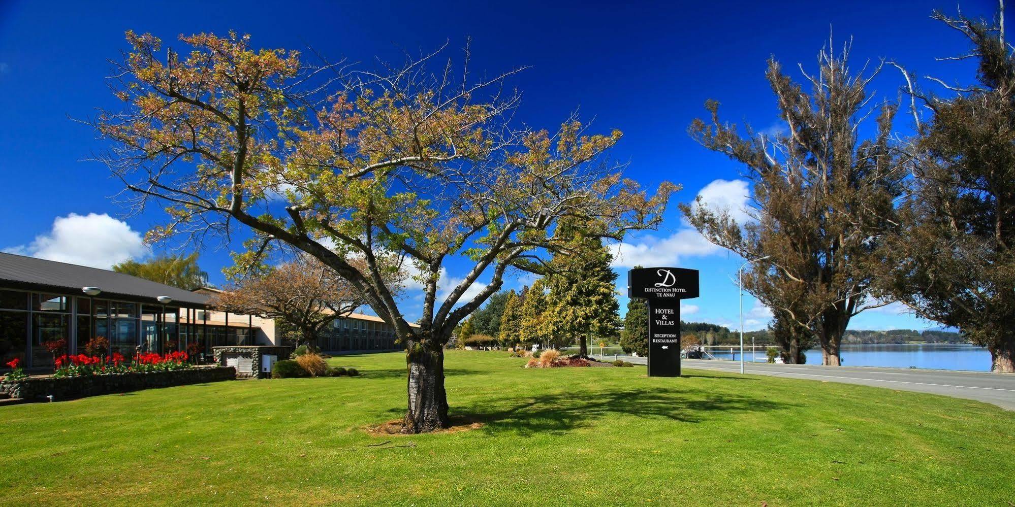 Distinction Te Anau Hotel & Villas Exteriör bild